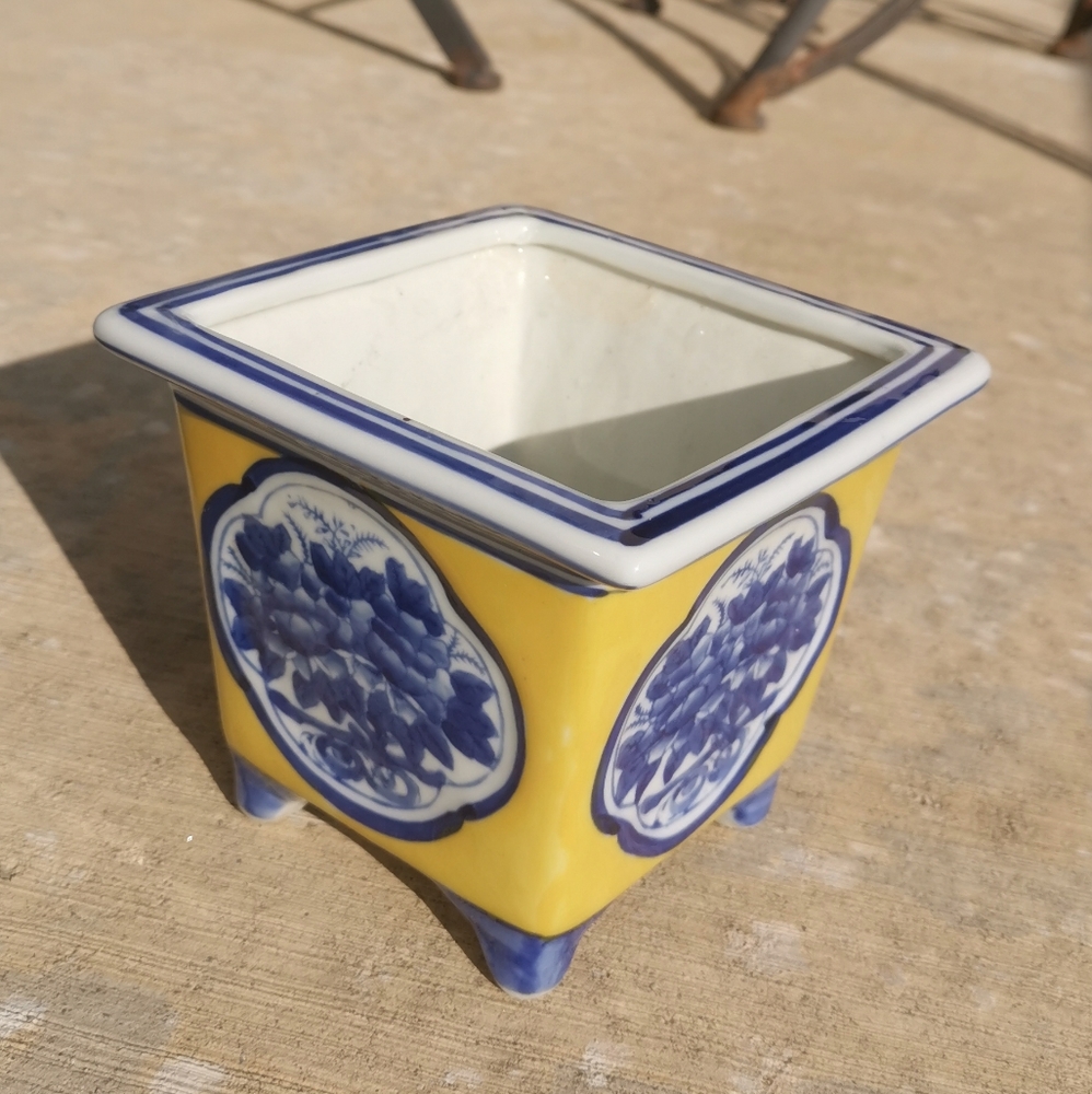 Chinese Porcelain Hand Painted Blue, Yellow and White Bonsai Pot/Plant Pot - Picture 7 of 7